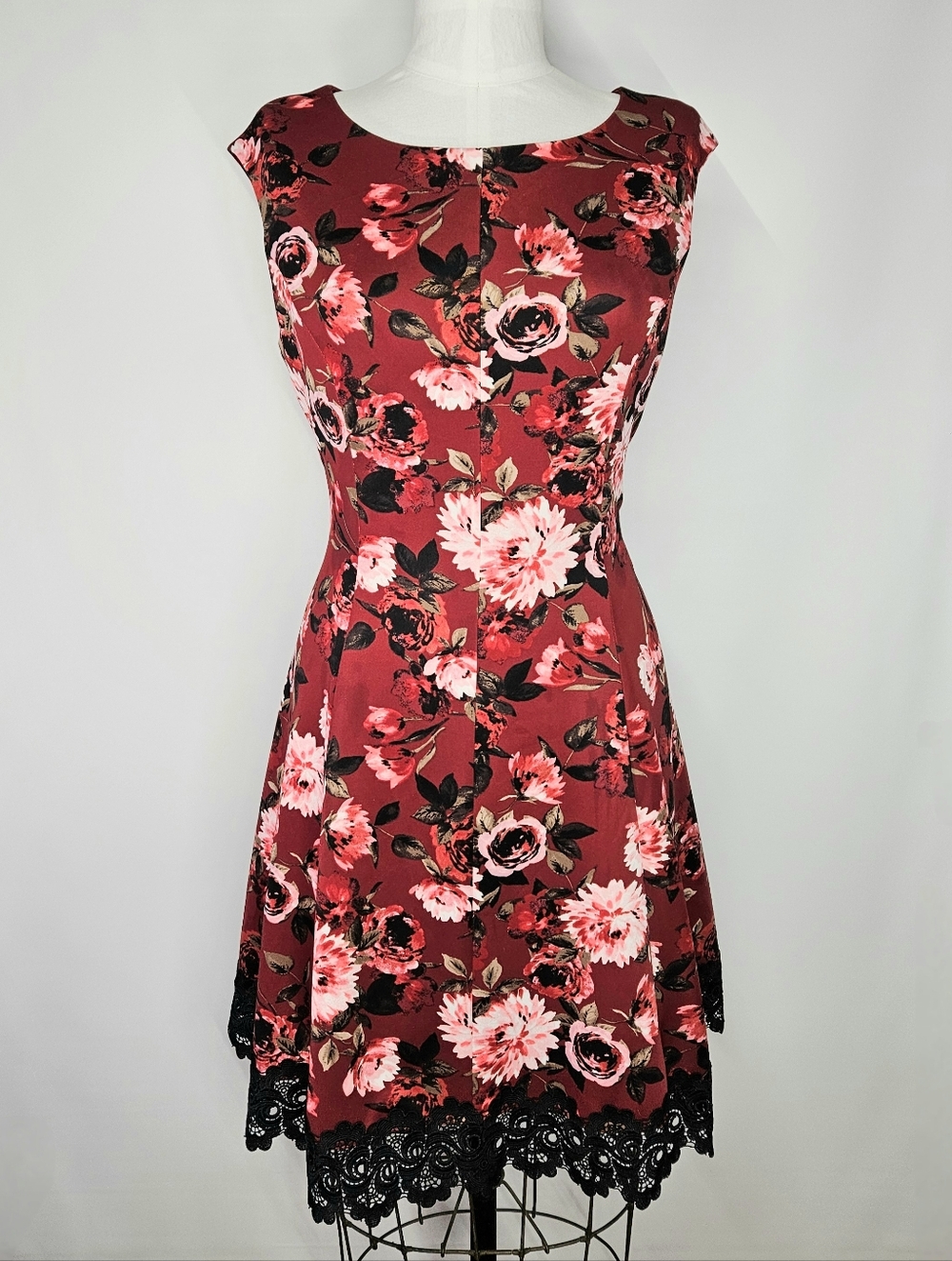 Roz & Ali Size 12 Dress Fit Flare Burgundy Floral Black Lace Cap Sleeve Lined